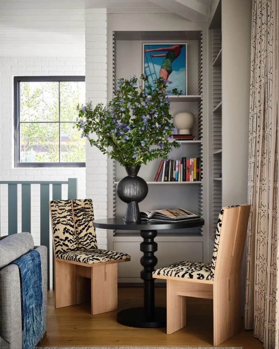 Homepolishのインスタグラム：「Here for this very stylish moment in the home of Abby Wambach and Glennon Doyle - design by the homeowners/designer Kate Lester @katelesterhome  Via @em_henderson   #interiordesign #homestyle」