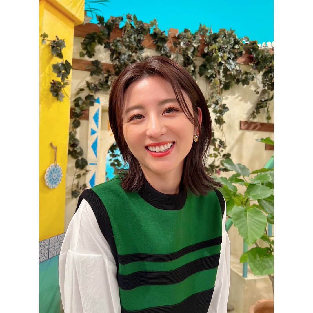 宇賀なつみのインスタグラム：「*  9月です‼︎ 髪色を変えてみました‼︎  【土曜はナニする⁉︎】 今朝も楽しい生放送ありがとうございました。  ここから年末に向けて、私は繁忙期に入ります。 お仕事頑張るぞー‼︎  set up @un3d_official jewelry @ete_official @joueteofficial shoes @dianashoespress  #土曜はナニする  #関西テレビ #フジテレビ #宇賀なつみ」
