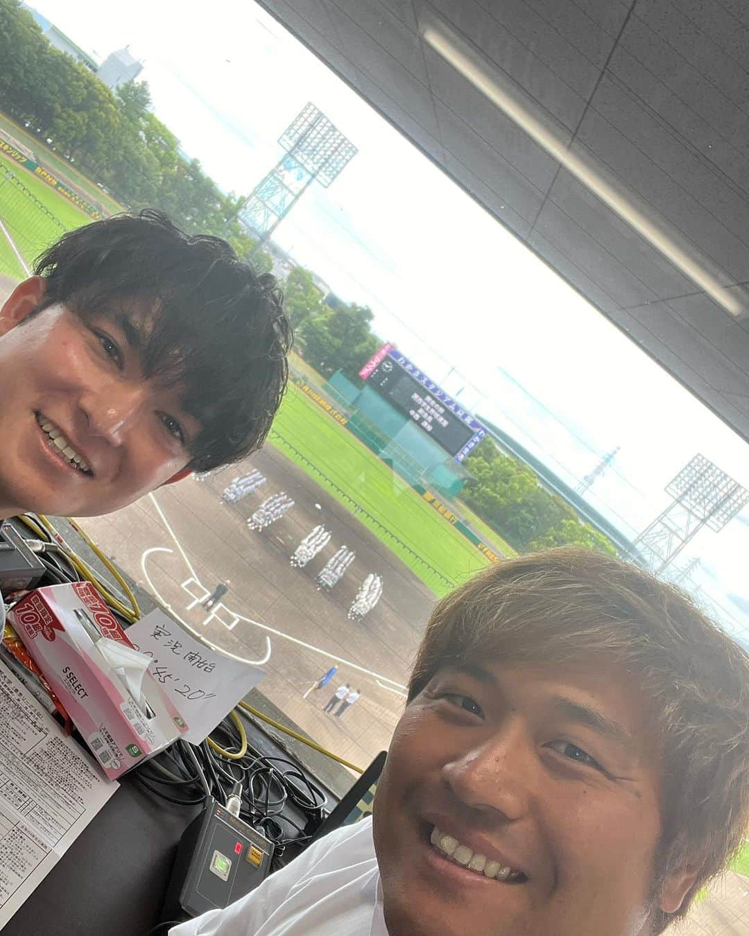 平田良介のインスタグラム：「#関西学生野球連盟秋季リーグ戦 #平田良介　#寺田健人　#スカパー　#すぽなび   今日は関西学生野球連盟秋季リーグ戦の解説をさせていただきます☺️  天候にも恵まれ今大会は最高のスタートをきれそうです⚾️  選手のみなさん、熱中症に気をつけて頑張れ〜👍👍」