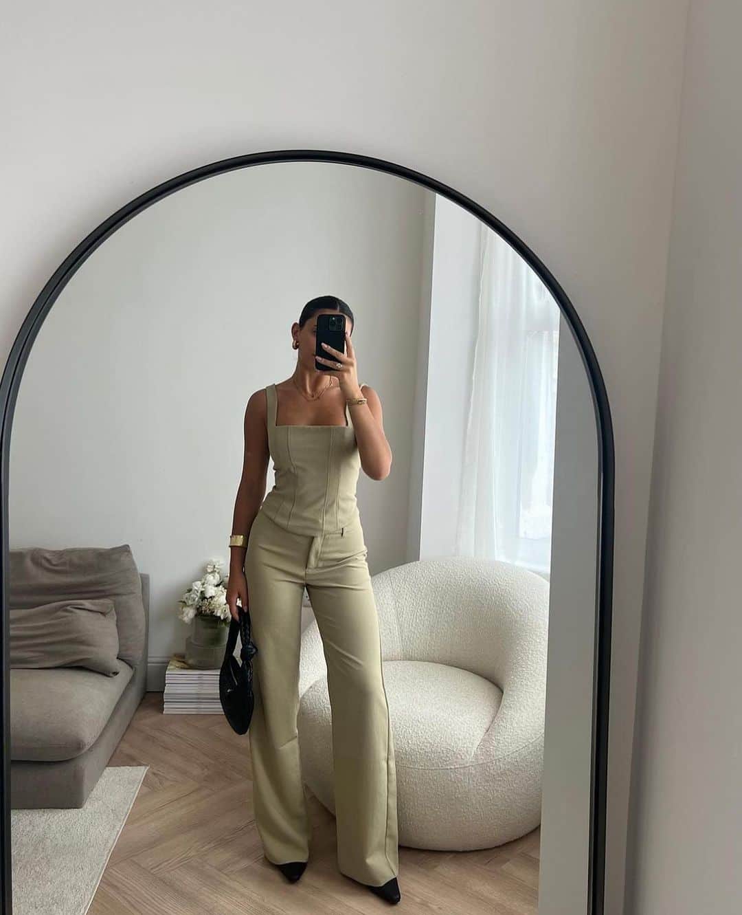 KOOKAI のインスタグラム：「Spring Styling •• @meg.helm snapped in the Ariel Curved Corset & Low Rise Pants, available online and in boutiques #kookai」