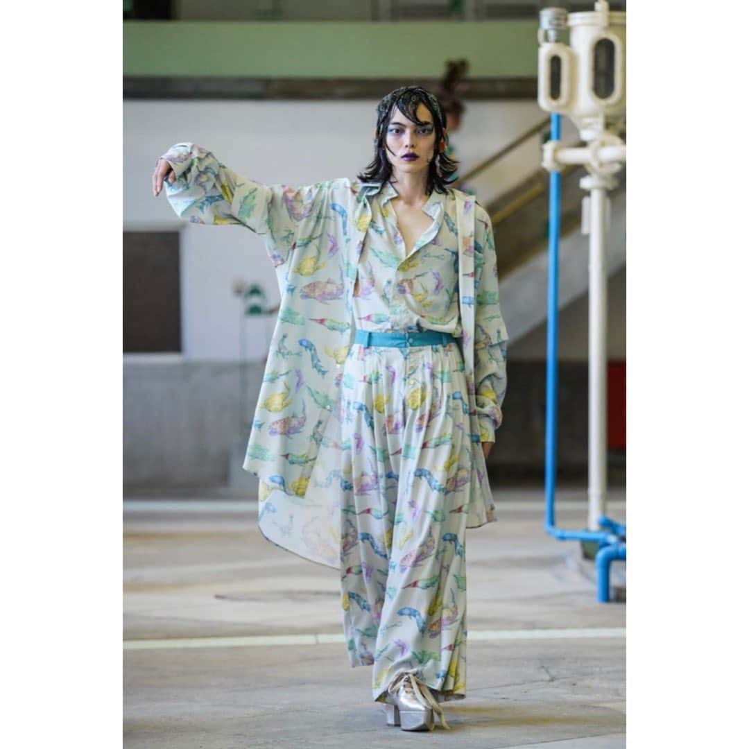 タカハシシンノスケのインスタグラム：「Rakuten Fashion Week TOKYO 2024 Spring/Summer  pays des fées アンダーウォータラウンド  @paysdesfees_nakano_broadway   Hair&make : Chiaki Hino @c_creepers   Styling : Iyo Kondo   Textile artwork : Kenichi Nagai @art_naiken」