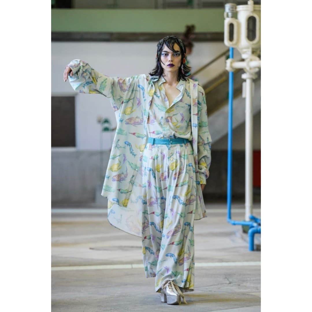 のインスタグラム：「Rakuten Fashion Week TOKYO 2024 Spring/Summer  pays des fées アンダーウォータラウンド  @paysdesfees_nakano_broadway   Hair&make : Chiaki Hino @c_creepers   Styling : Iyo Kondo   Textile artwork : Kenichi Nagai @art_naiken」