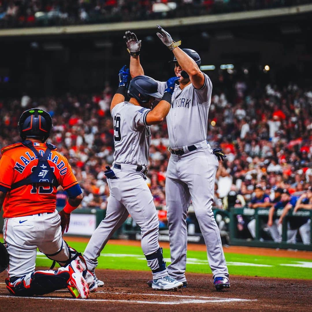 ニューヨーク・ヤンキースさんのインスタグラム写真 - (ニューヨーク・ヤンキースInstagram)「Welcome to The Space Jam.   1st Big League swing, 1st Big League homer. Congrats, @jassondominguez_7! 👽🛸」9月2日 9時36分 - yankees