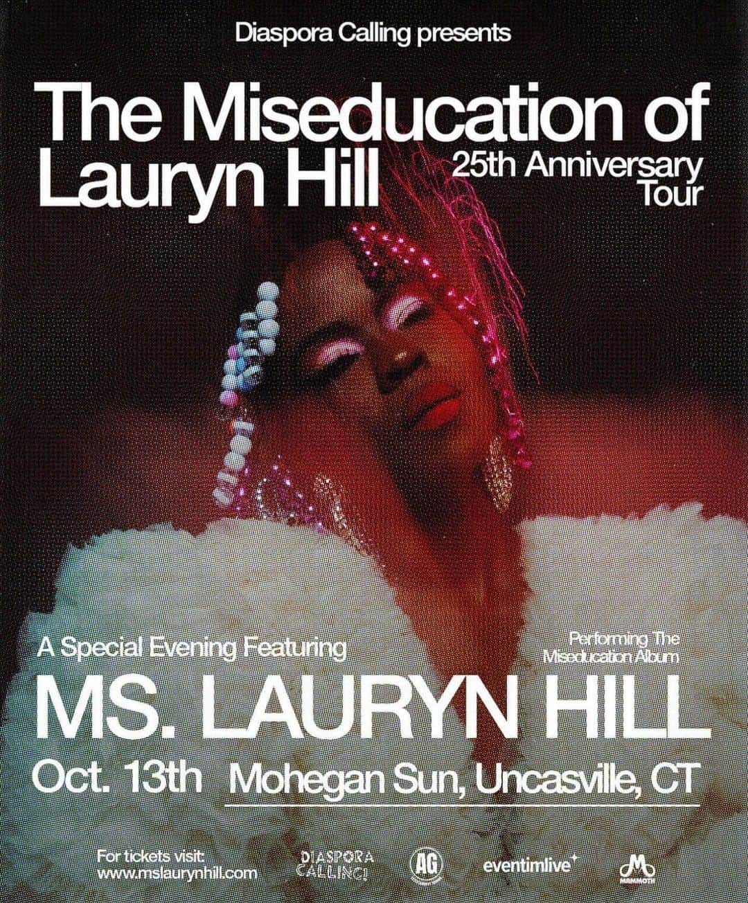 小泉智貴のインスタグラム：「@mslaurynhill in @tomokoizumi x @thetreatdressing archive styled by @raheem111 🤍」