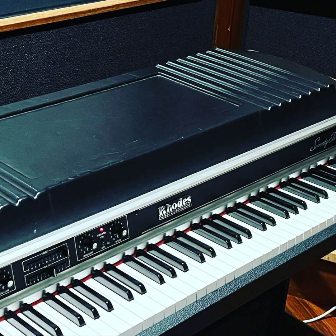 上杉洋史のインスタグラム：「The other instrument I play at the studio. #recording #recordingstudio #rhodespiano」