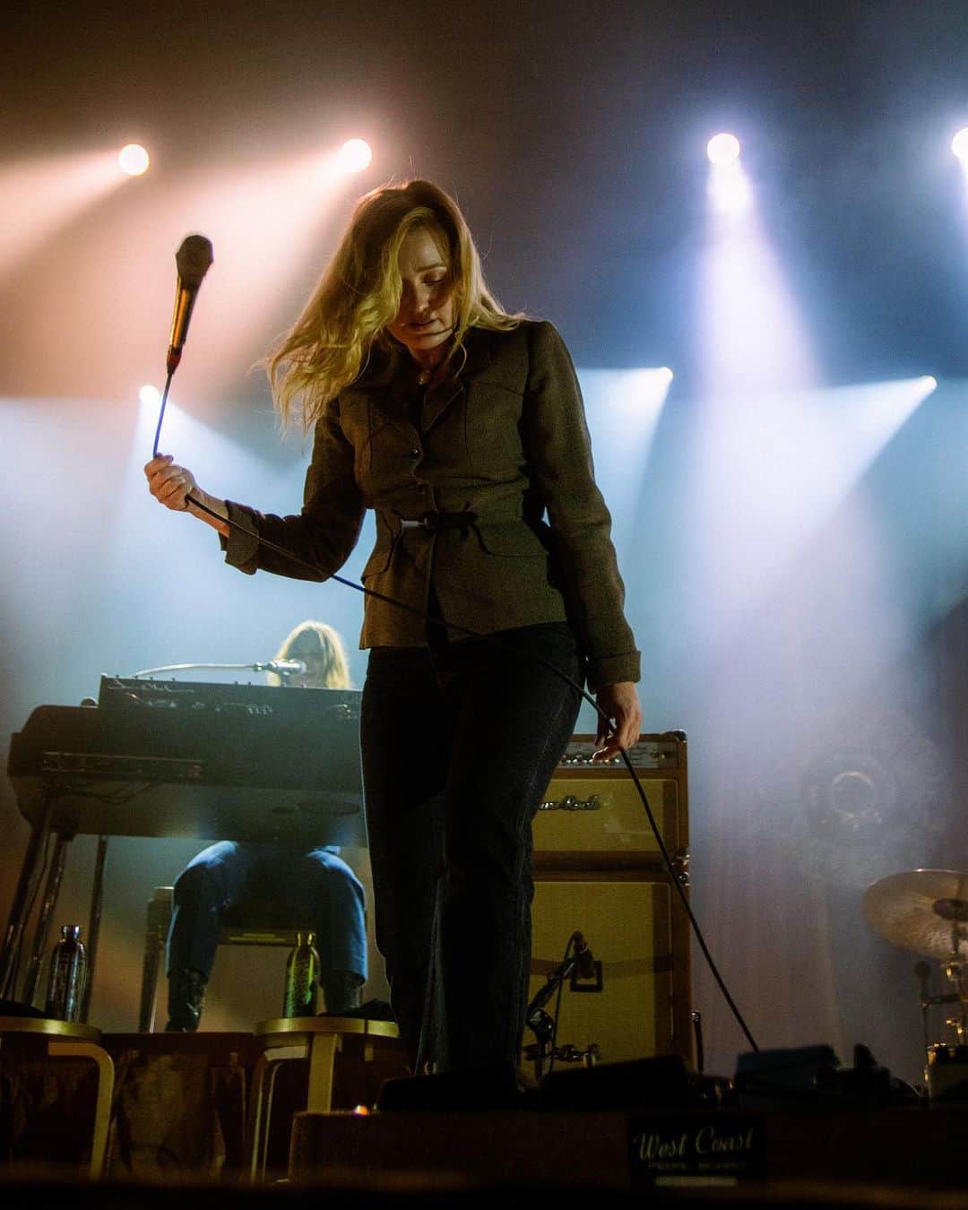 のインスタグラム：「Santa Ana, you’re up first 🎶 #theobservatory #withlovefromtour See you on Tuesday!」