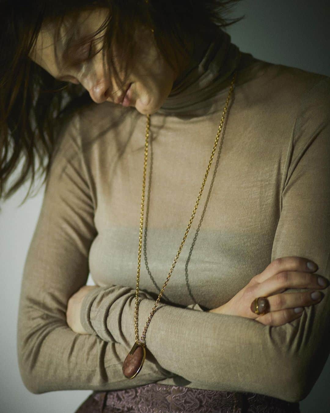 アデルさんのインスタグラム写真 - (アデルInstagram)「#ADERbijoux 2023 AUTUMN / WINTER COLLECTION  "détachement"   photographer @halkuzuya  hair&make @toyodayousuke  model @annafeok ( @tokyo.rebels )  #aderbijoux #ADER #jewelry #accessory  #détachement #23aw」9月2日 9時58分 - ader_official