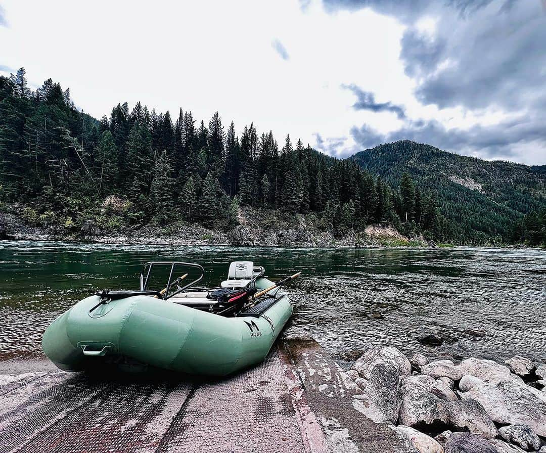 ニッキー・シックスさんのインスタグラム写真 - (ニッキー・シックスInstagram)「Friday on the Snake with my buddy Mike Rheam.  #Wyoming #FlyFishing」9月2日 9時59分 - nikkisixxpixx