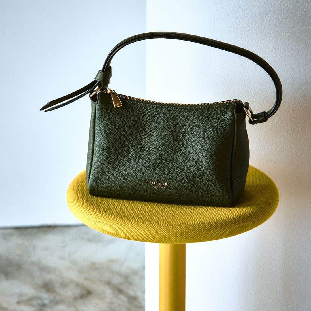 ケイト・スペードのインスタグラム：「もう手放せない シックな盆栽グリーン  #katespadeny #katespadejapan #ケイトスペード #ケイトスペードニューヨーク」
