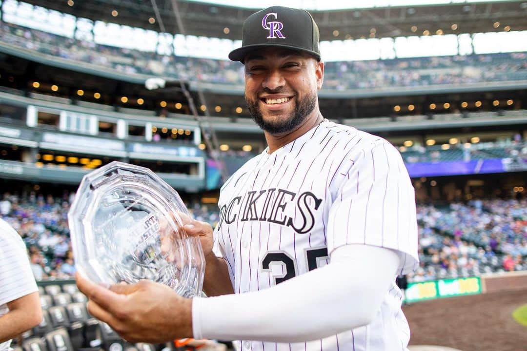 コロラド・ロッキーズのインスタグラム：「Lots of heart and lots of hustle 💜  Elias Díaz has been selected as the Rockies winner for the 2023 Heart & Hustle Award!」