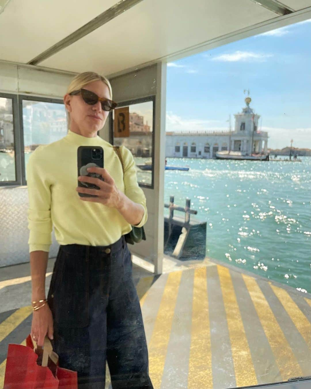 ペトラ・フラナリーさんのインスタグラム写真 - (ペトラ・フラナリーInstagram)「Venice memories 🤍 #venicefilmfestival」9月2日 10時23分 - petraflannery