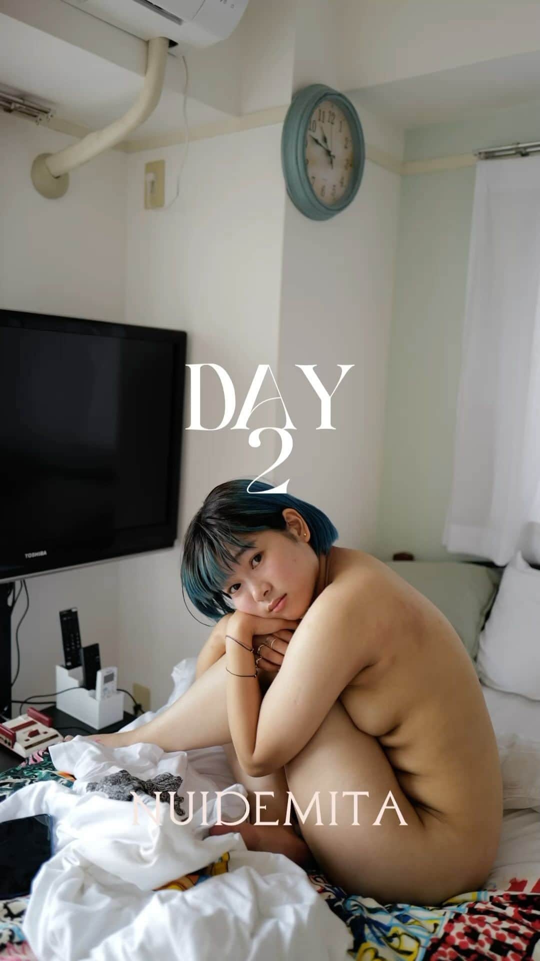花盛友里のインスタグラム：「脱いでみた展　DYA2 始まるよー！  13時から @shaba_gallery にて。 Googleマップで『写場』って検索して来てねー！  昨日もたくさんの方とお話しできてパワーもらえたー！ありがとううう！ 写真集も販売してるよー！  私も息子と共にお待ちしてます。 喫茶店のようにのんびりしに来てね。」
