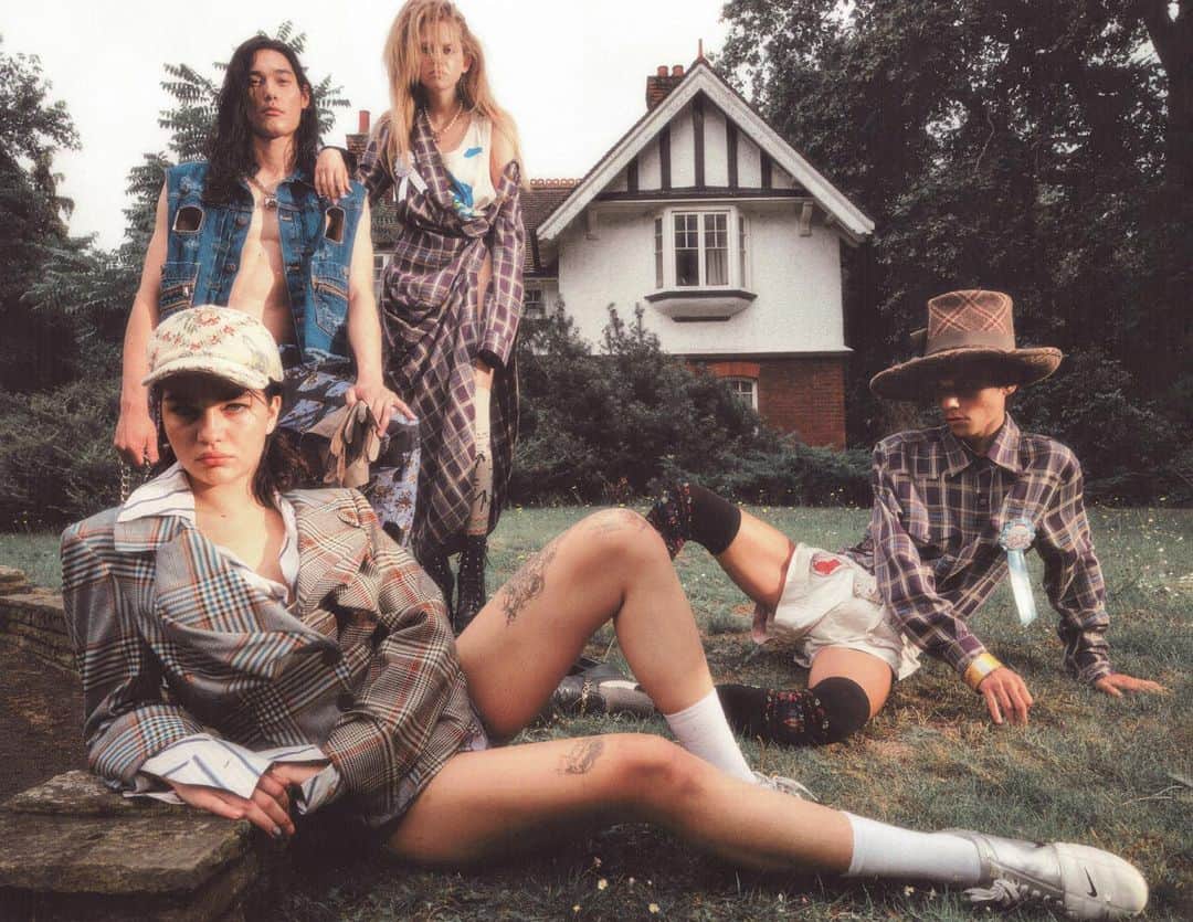 のインスタグラム：「Fabrics are mixed together in a clash of textures, prints and purposes this season.⁠ ⁠ Now available online and across our boutiques.⁠ ⁠ @viviennewestwoodworldsend⁠ ⁠  #VWAW2324」
