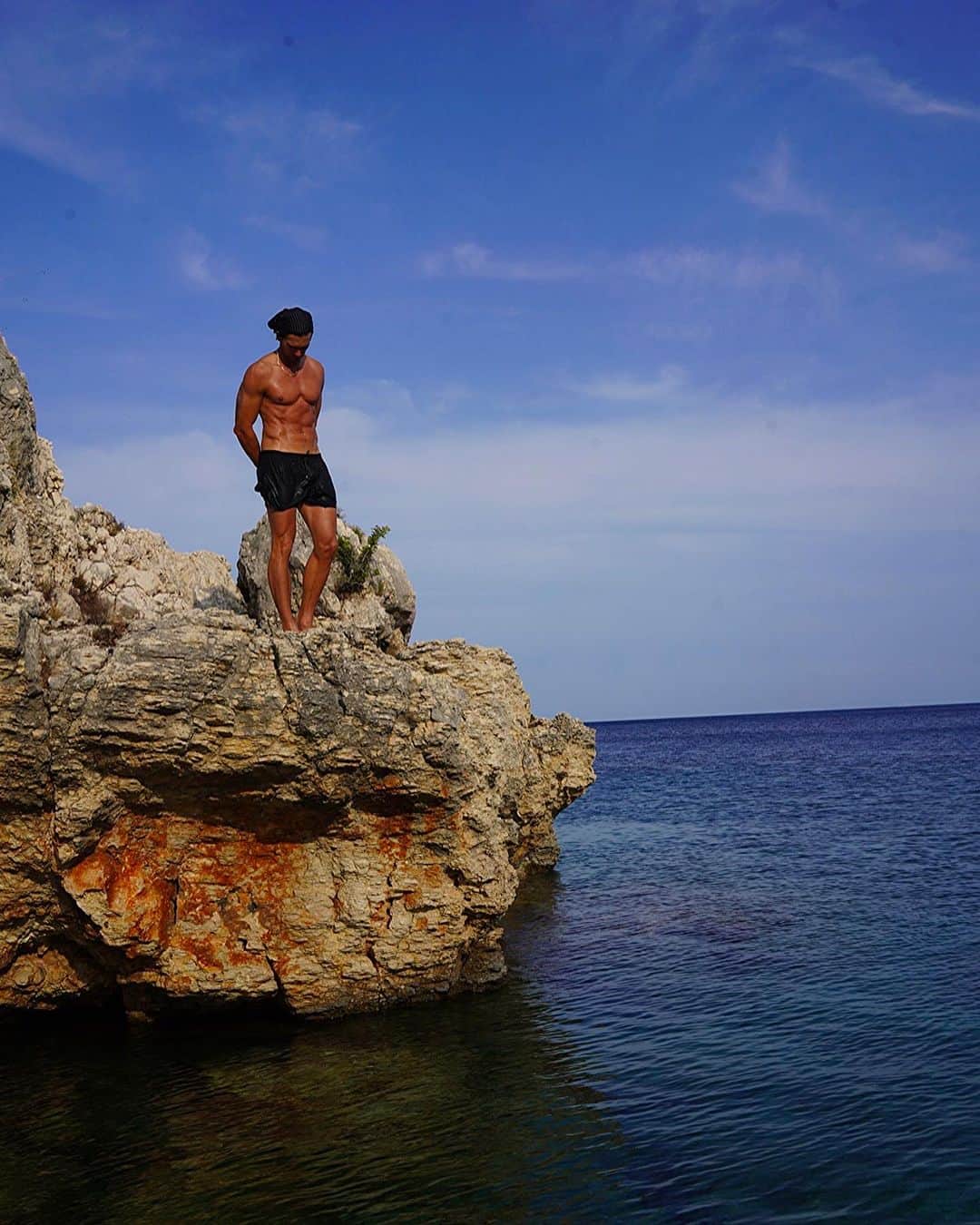 アダム・センのインスタグラム：「Do it already…  #Ioniansea #greece」