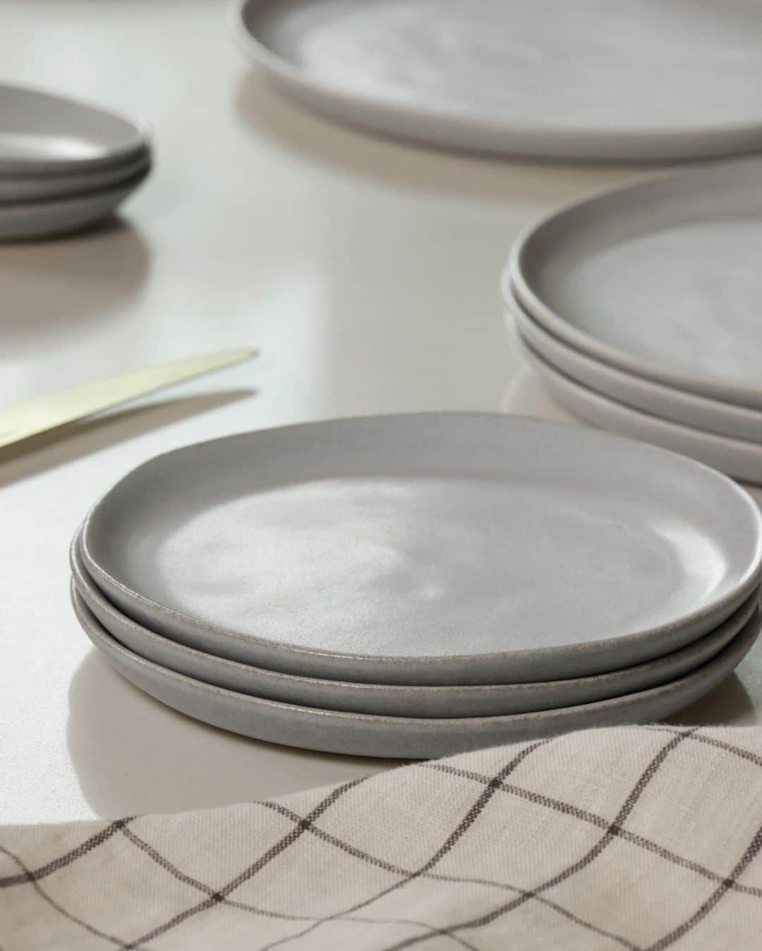 Jenn Imさんのインスタグラム写真 - (Jenn ImInstagram)「*CLOSED* G I V E A W A Y 🩵  Together with @dinewithfable, I’m giving away a Base Dinnerware Set in Stone Blue! What better way to secure a whole set of our limited edition collaboration?  To enter: • Follow @imjennim and @dinewithfable • Like this post. • Save this post. • Tag a friend in the comments! Unlimited entries.  Good luck! ✨   Participants must live in Canada (excluding Nunavut), the UK, or the US (excluding Alaska and Hawaii). Please note that these are the only Fable and Jenn Im Instagram accounts; please do not follow or give information to any accounts impersonating us. Giveaway ends September 6, 2023 at 11:59pm. One winner will be chosen at random.」9月2日 2時00分 - imjennim