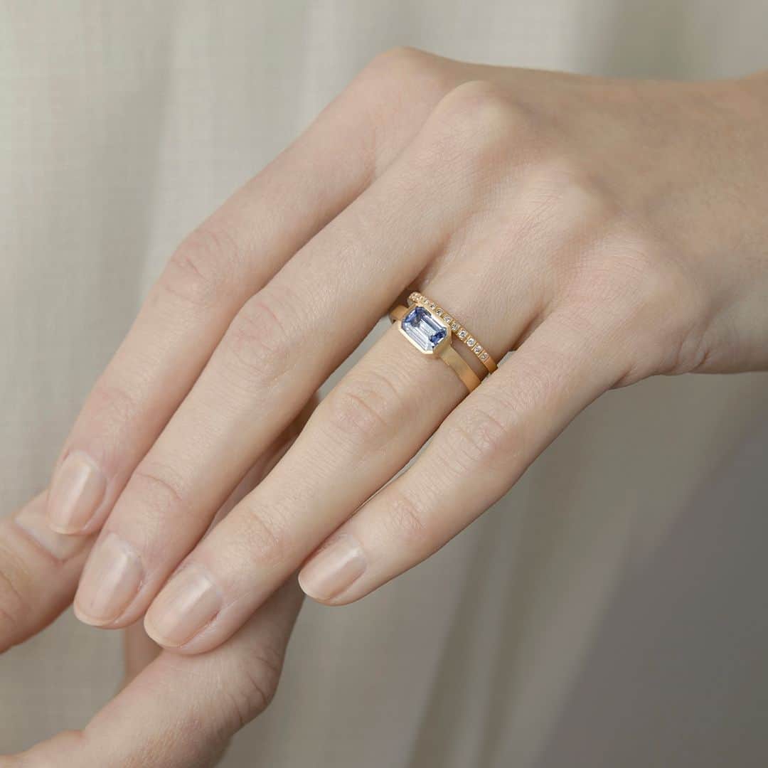 のインスタグラム：「The prettiest 1.18 carat cornflower blue sapphire for September ✨」