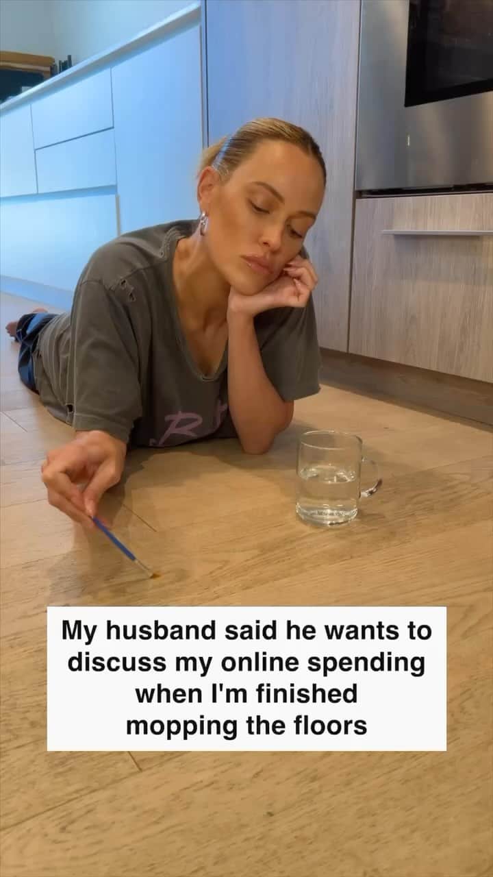 Peta Murgatroydのインスタグラム：「…I’m gonna be a minute 😅  #funnyvideos #momlife #couplelife」