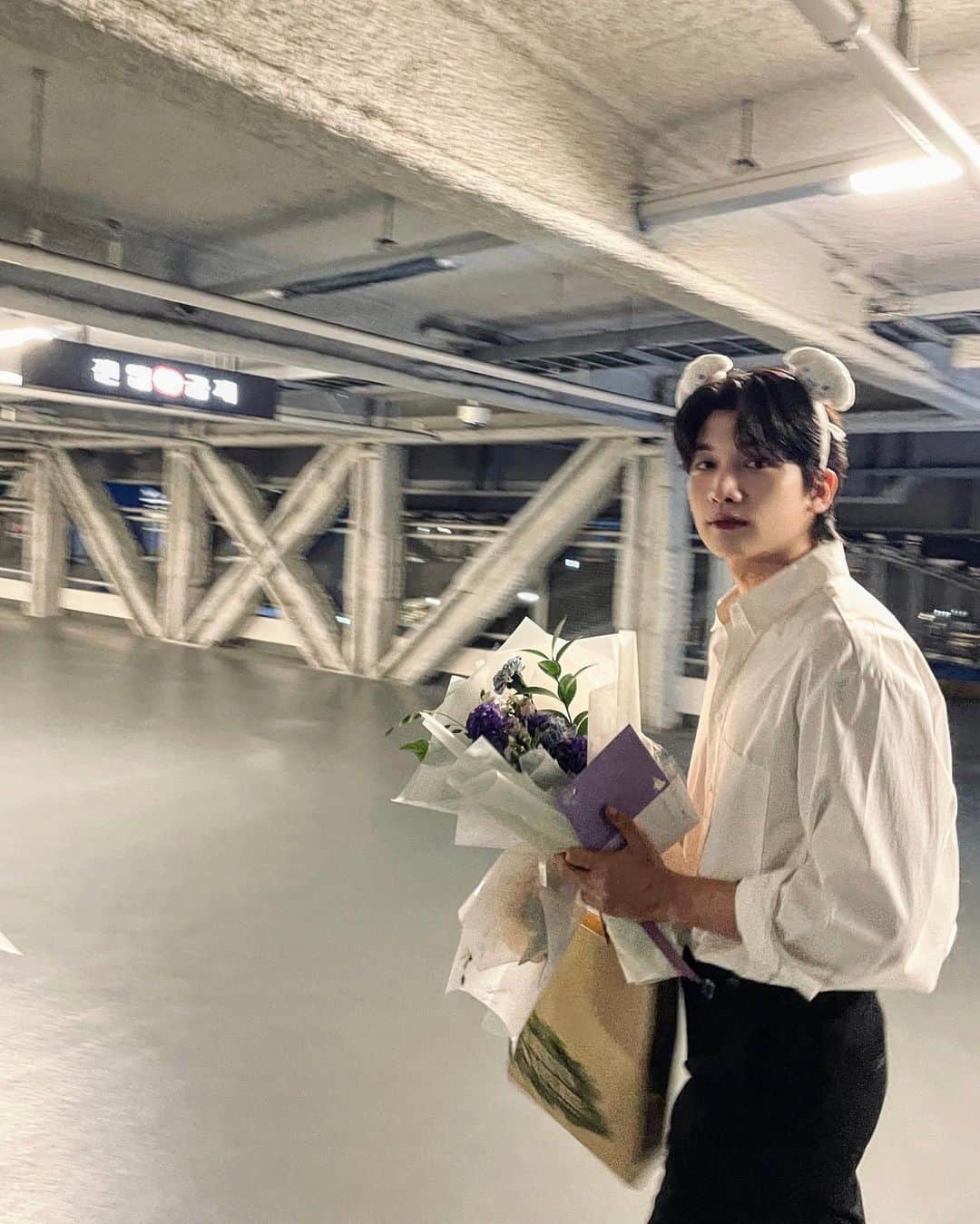 ヒョギのインスタグラム：「💐」