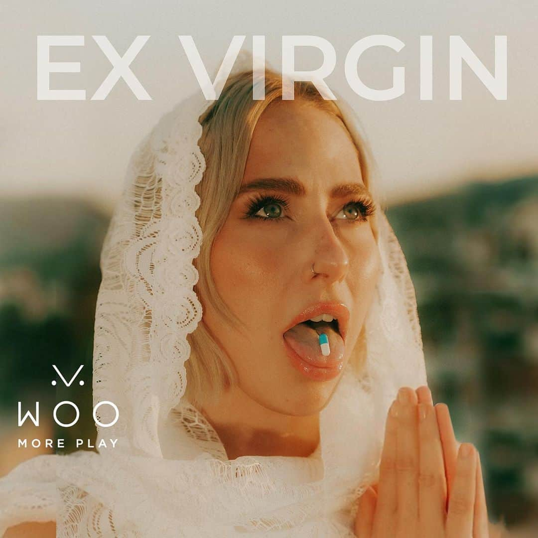 Carter Cruiseのインスタグラム：「It's time to get real about sex. Coming September 8th @exvirginpodcast hosted by @cartercruise, is all about exploring the world of sex, dating, and relationships with a candid and unapologetic approach.  Listen to the full trailer on Spotify and Apple Podcasts. Link in bio 🔗  Brought to you by @woomoreplay」