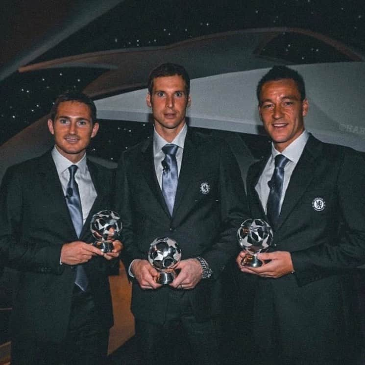 ジョン・テリーのインスタグラム：「@chelseafc @championsleague  🏆💙🏆💙🏆💙 @franklampard @petrcech  Take me back… 💭 ⚽️」