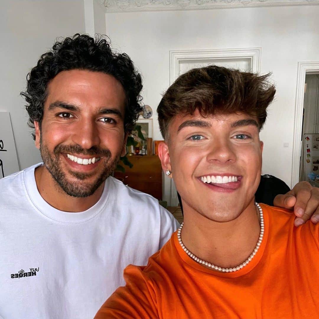 エリヤス・エンバレクのインスタグラム：「Euer Lieblingsduo ist wieder vereint 🧡 Und jetzt wisst ihr auch, wie es zum verrückten Treffen kam 😳 Unbezahlte Anzeige」