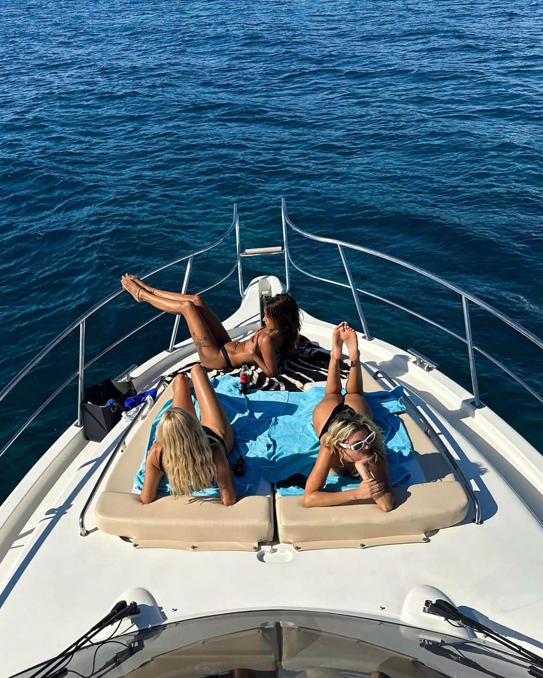ルー・ティーズデールのインスタグラム：「Thank you @grandhotelbrionipula for our trip over to Brioni island we have just had the best week ever 🐬🥽💕  - #gifted #pula #grandbrionihotel @radissoncollection」