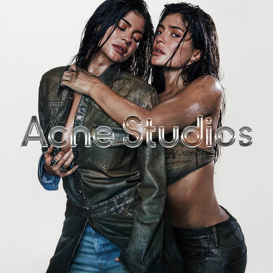 Just Jaredさんのインスタグラム写真 - (Just JaredInstagram)「Kylie Jenner gets down & dirty as the face of Acne Studios' FW23 Denim Campaign! #KylieJenner #AcneStudios Photos: Carlijn Jacobs for Acne Studios」9月2日 2時32分 - justjared