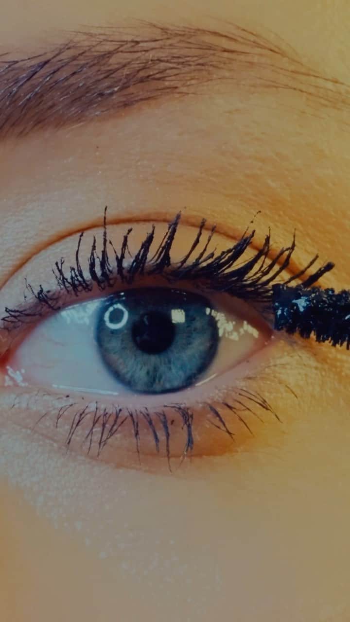 Motives Cosmeticsのインスタグラム：「Dreamy lashes for days. Get your best lashes with our NEW Motives 3D Vision Mascara.   #mascara #lashes #motives #falselasheffect」