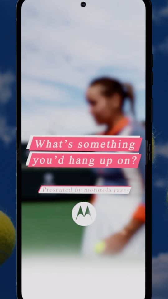 モトローラのインスタグラム：「What bad vibes do you hang up on? #razr #FlipTheScript」