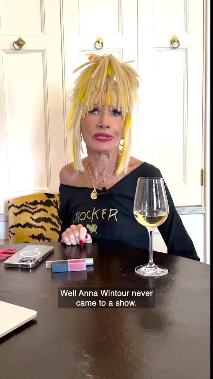 ベッツィジョンソンのインスタグラム：「Betsey’s always known how to break the rules 💅」