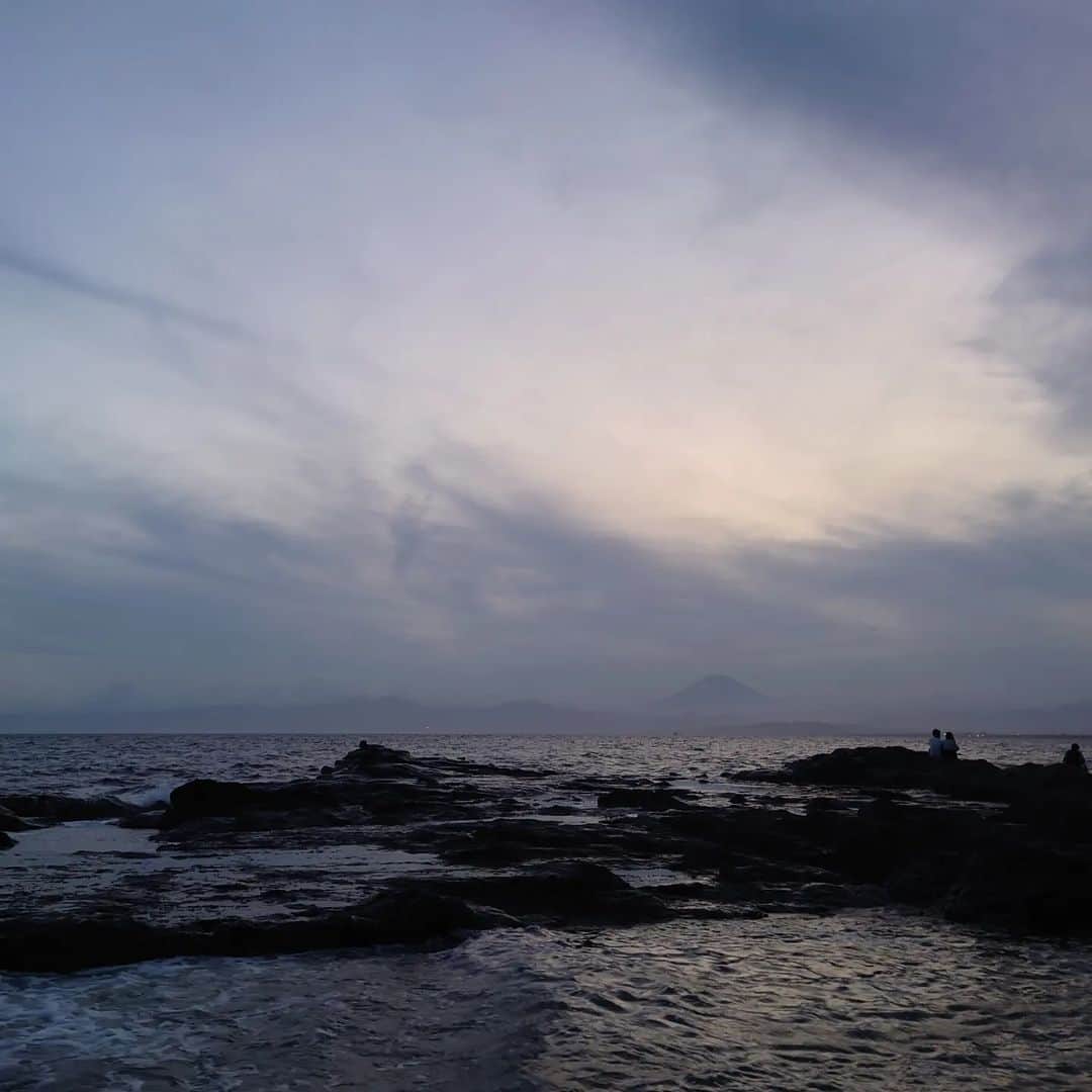郷司利也子さんのインスタグラム写真 - (郷司利也子Instagram)「甥姪と江ノ島へ灯籠を見に行きました。　  非日常的で感激です。  山と海なら山派だったのですが、やっぱり海もいいですね。  続きます！  #夏の思い出#夏#海#アラフォーアスリート#アスリート#プロボクサー#ボクシング#江ノ島」9月2日 3時16分 - goshiriyako