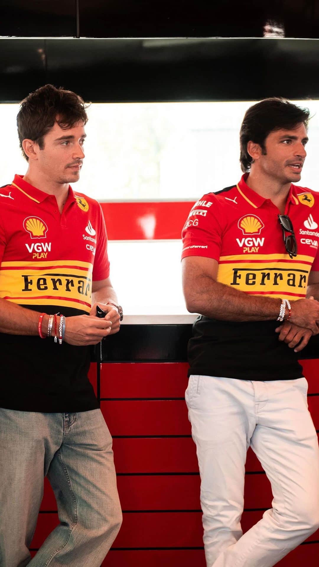 レイバンのインスタグラム：「If only they knew the answers. What would you ask @CarlosSainz55 and @Charles_Leclerc?」