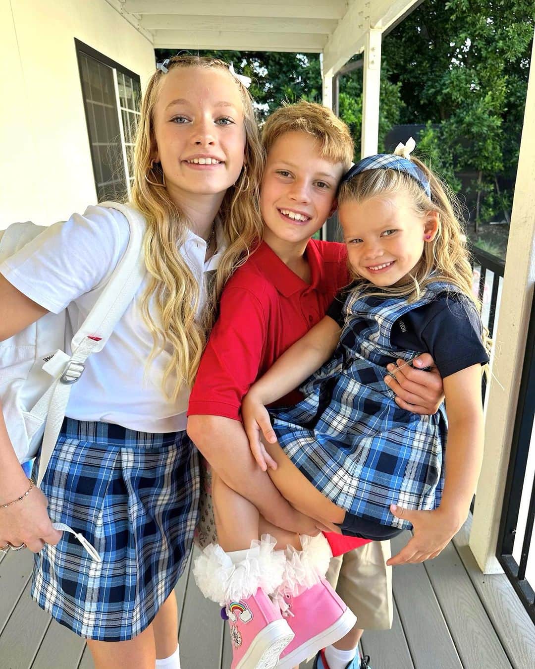 のインスタグラム：「We think we are excited for our kids to finally go back to school until they bring home binders of homework and then realize we went back to school too 😜」