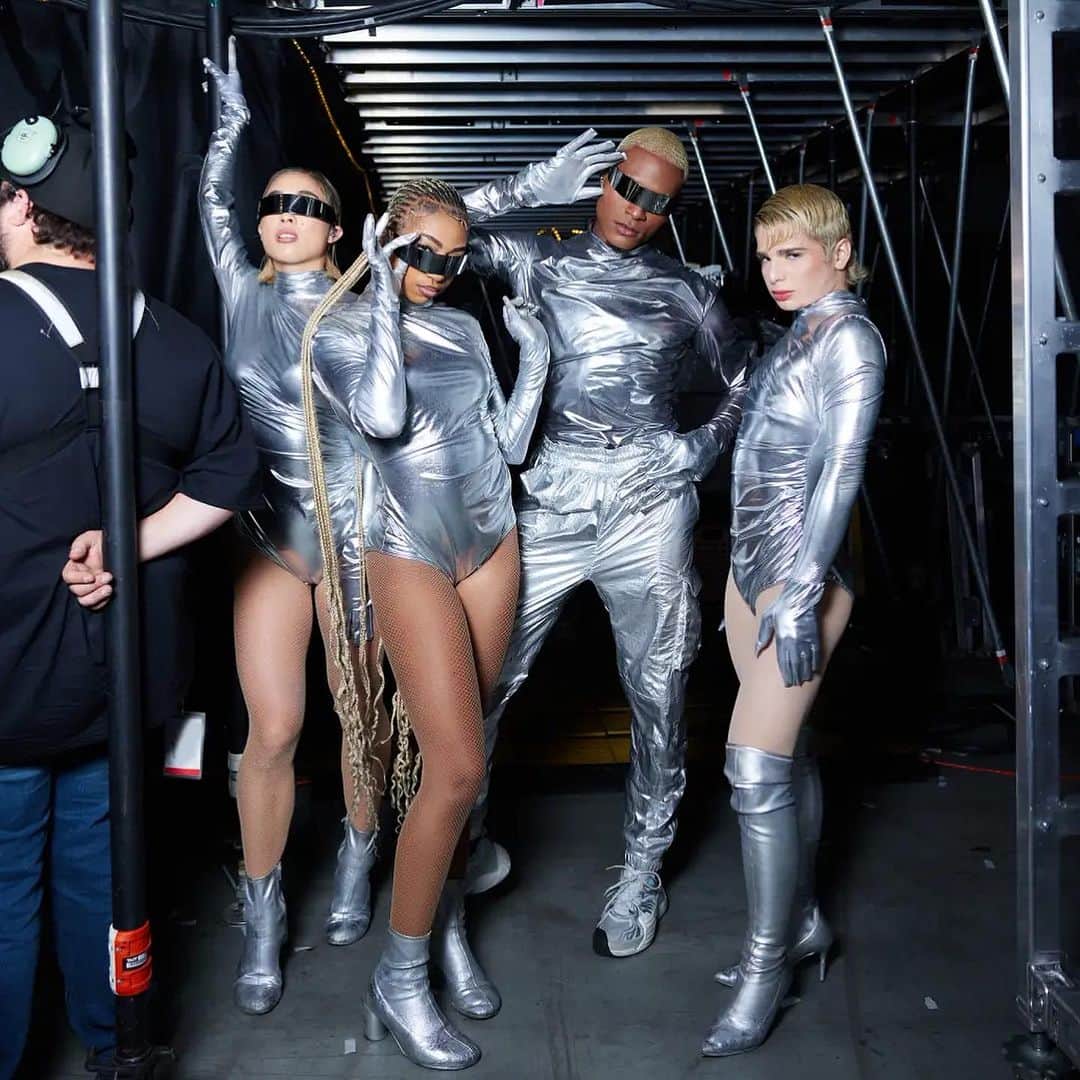 Ai Shimatsuさんのインスタグラム写真 - (Ai ShimatsuInstagram)「House of Chrome. We have arrived in LA. 👽🪩  1/3 tonight. Who is coming??!!! ✨😍💚  #renaissanceworldtour #beyoncé #losangeles」9月2日 3時59分 - aishimatsu