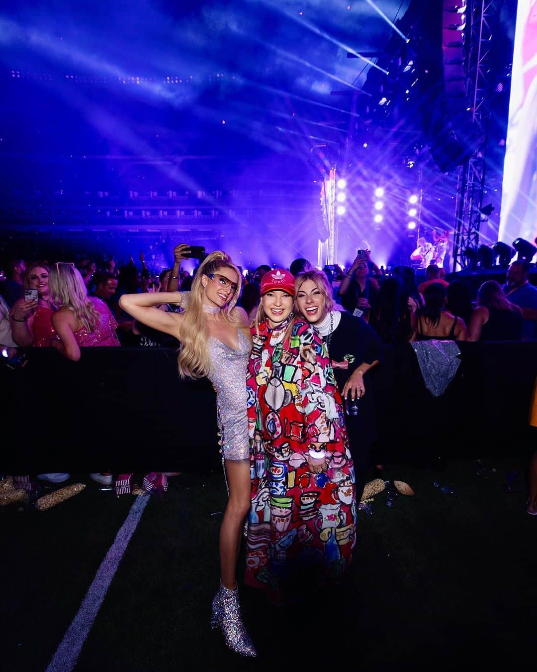 パリス・ヒルトンさんのインスタグラム写真 - (パリス・ヒルトンInstagram)「What an iconic night opening for the one and only @KatyPerry at the @AllegiantStadium! 💫👸🏼👸🏻💫 So epic to be performing at the same venue where the Super Bowl will be held! Loved having my girls @Sia and @Jax there to support me!🥰 🎧✨🎤 #Sliving #IconsOnly 👑」9月2日 4時08分 - parishilton