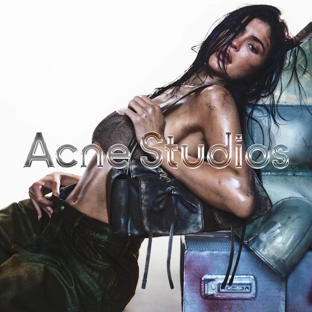 カイリー・ジェンナーのインスタグラム：「KYLIE for @acnestudios」