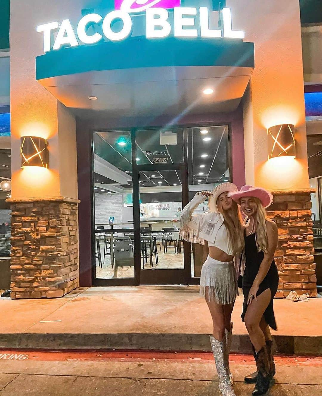 Taco Bellのインスタグラム：「tag the yee to your haw」