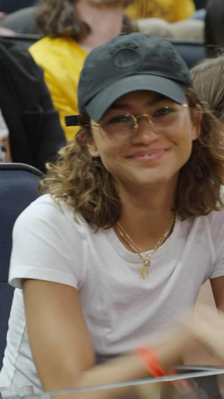ゴールデンステート・ウォリアーズのインスタグラム：「Happy Birthday to Bay Area native, @zendaya 💛」