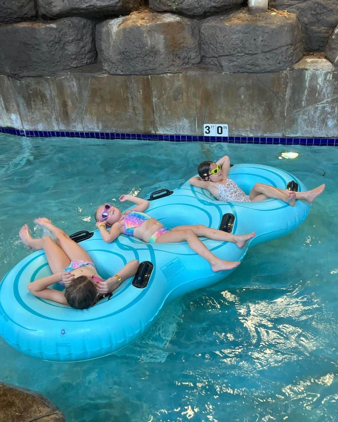 マリーナ・スコーシアーティさんのインスタグラム写真 - (マリーナ・スコーシアーティInstagram)「Friends, you should know...water parks are my happy place. @timberridgelodge #excusemewhileikisstheslide #veryproudofthathashtag #waterpark #lakegeneva #grandgeneva #waterparkfun #nevercominghome #timberidge」9月2日 4時41分 - marinasqu