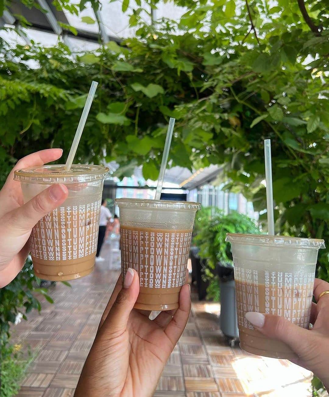Stumptown Coffee Roastersのインスタグラム：「We just got word that people are celebrating friendship all month long — tag your favorite coffee loving bestie in the comments below. 👯‍♀️💞  📷: @kaylaaamorann」