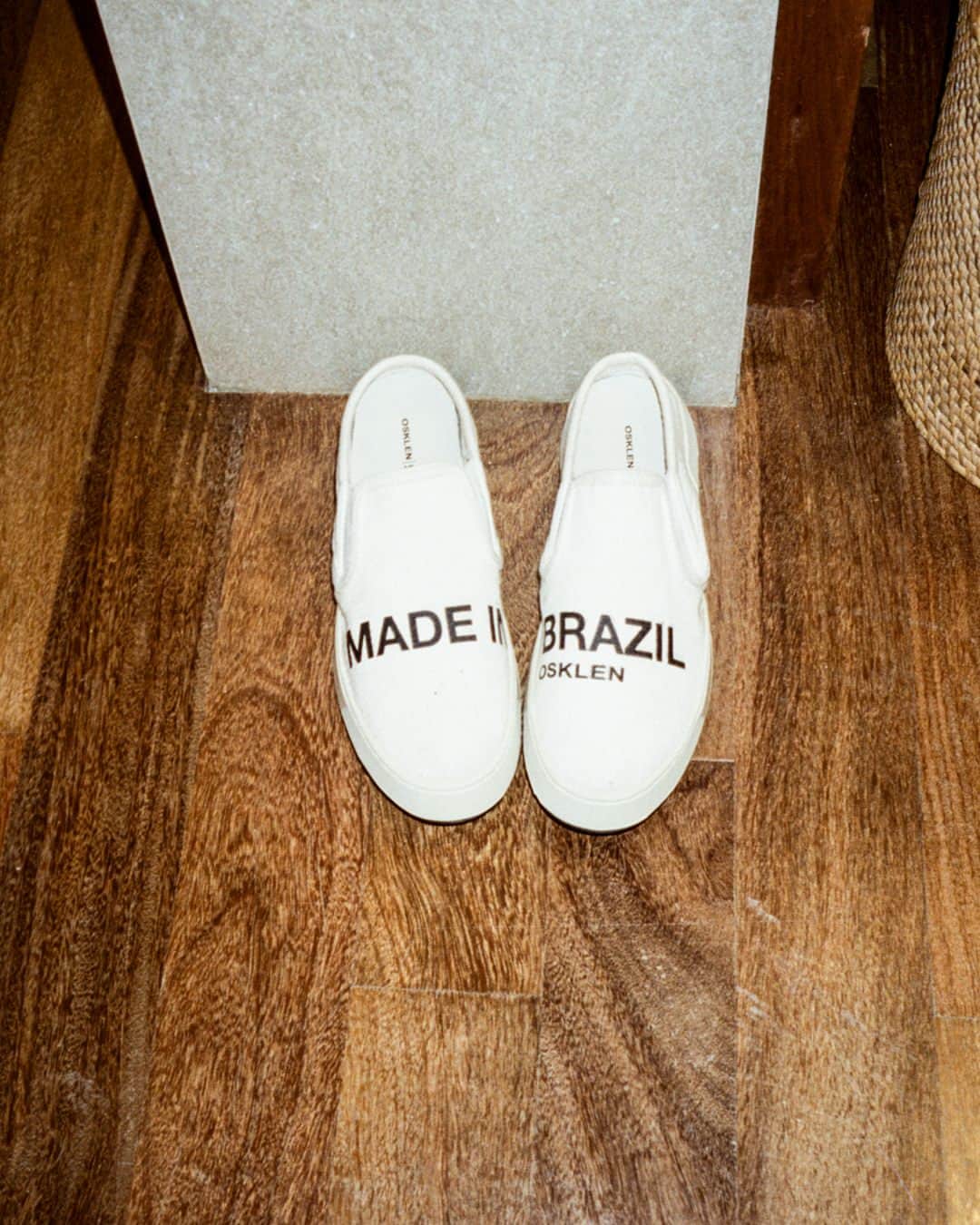 オスクレンのインスタグラム：「Made in Brazil ⠀ Designed in Rio ⠀ ⠀ #BrazilianSoul⠀ #MadeinBrazil⠀ #Verão24 ⠀ #Osklen」
