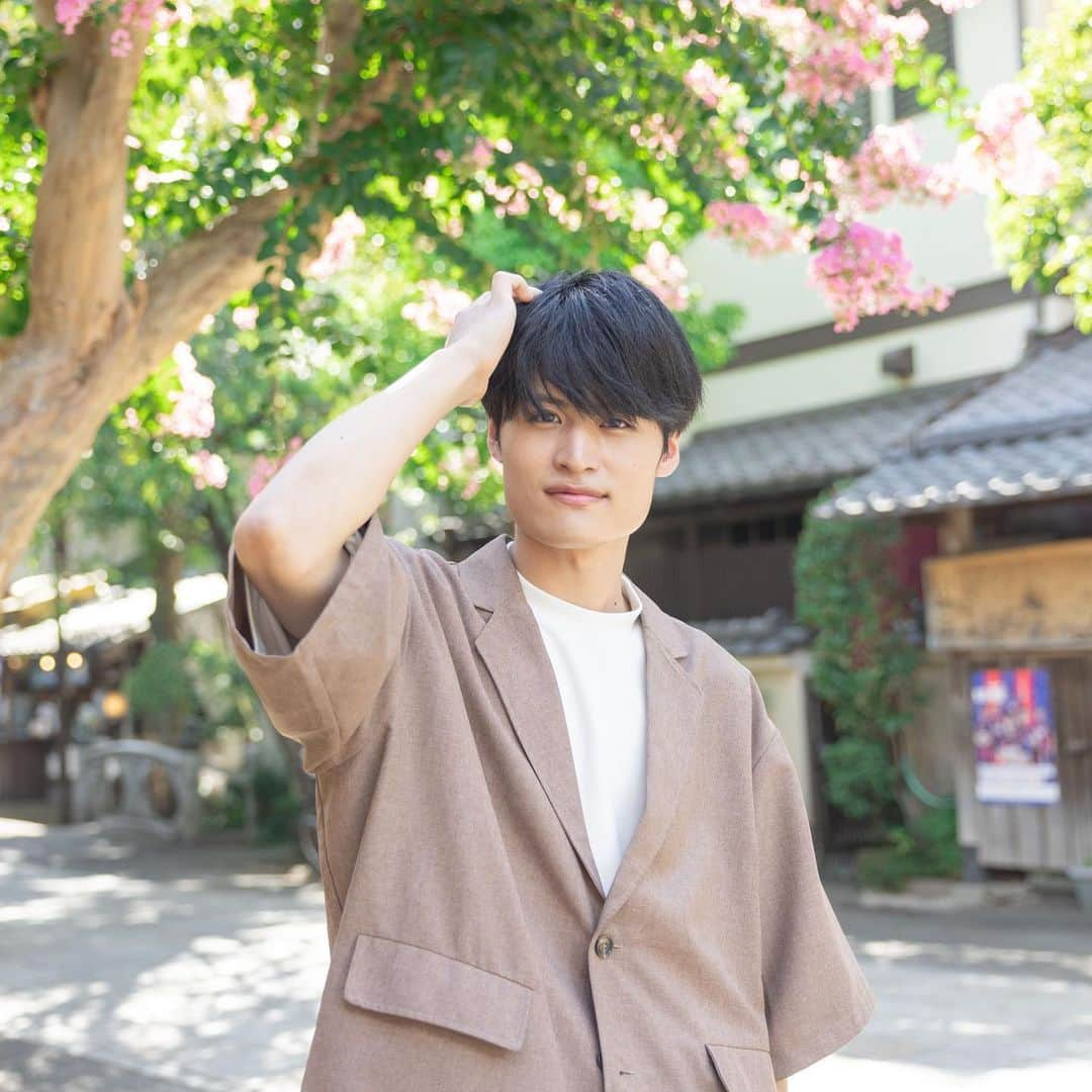 原口未帆さんのインスタグラム写真 - (原口未帆Instagram)「🌻メトコン夏企画🌻  本日は「まさと&はるき」ペアを公開👀✨  よく一緒にいる仲良しな2人のツーショットです📸🫶  まさとさんは、お寺に合いそうな洋服を 沢山悩んできてくれたみたいです…🤭💭  はるきさんの個人アカウントでは、 他のコーデも見れるかもしれません😳💓  2人とも雰囲気とよく合っていて素敵ですね☺️👏  一緒に撮った写真と、それぞれで撮った写真では、 少し雰囲気が違っているところにも 注目してみてください❤️‍🔥  これでメトコン夏企画の投稿は最後です🥲 みなさん、楽しんでいただけたでしょうか？🤔 まだまだ夏企画構想中ですのでお楽しみに❣️  #東京都立大学　#メトコン　#メトロポリタンコンテスト　#都立大　#ファイナリスト　#深大寺　#お寺　#私服コーデ」9月6日 21時00分 - tmu_contest