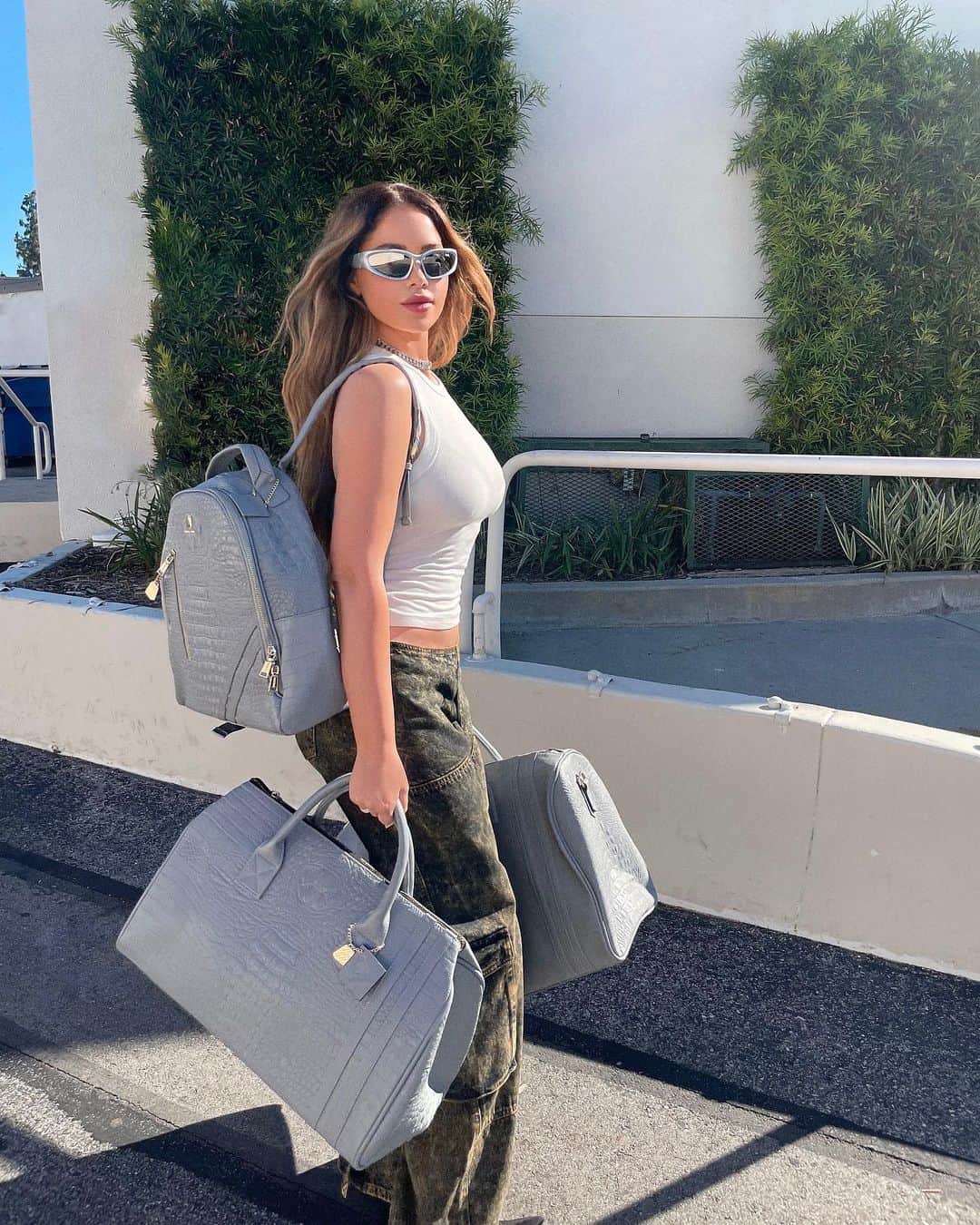 Olivia Piersonさんのインスタグラム写真 - (Olivia PiersonInstagram)「Staycation Friday with my @totencarry bags! 🤍 Use Code: OLIVIA for Buy one & Get one free! ✨ ad」9月2日 5時47分 - oliviapierson