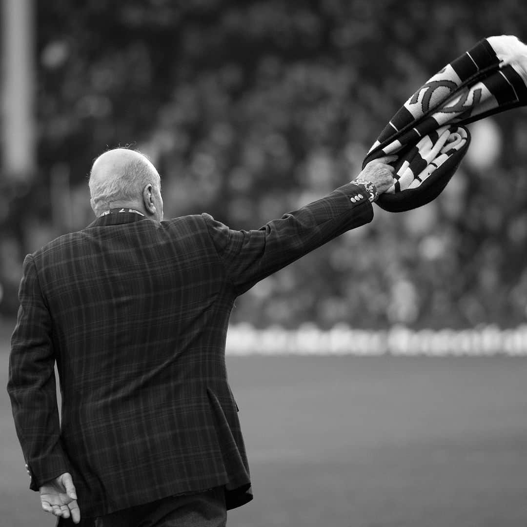 フラムFCさんのインスタグラム写真 - (フラムFCInstagram)「Everyone at Fulham was incredibly saddened to learn of the death of our former Owner and Chairman, Mohamed Al Fayed.  We owe Mohamed a debt of gratitude for what he did for our Club, and our thoughts now are with his family and friends at this sombre time.」9月2日 5時56分 - fulhamfc