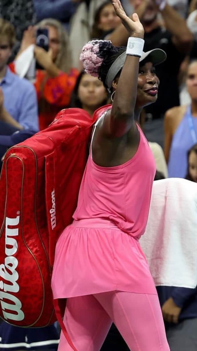 ビーナス・ウィリアムズのインスタグラム：「Each year, it’s so much fun to compete with the best out there, and I’m always pushed to do my best. On and off the court, I give it my all. My injuries are still bothering me, and I thought I could do something different this year. Many thanks to all of my fans, friends, and families!❤️ I hope you enjoy my US OPEN 2023 experience, click the link in my bio for the full video🎥」