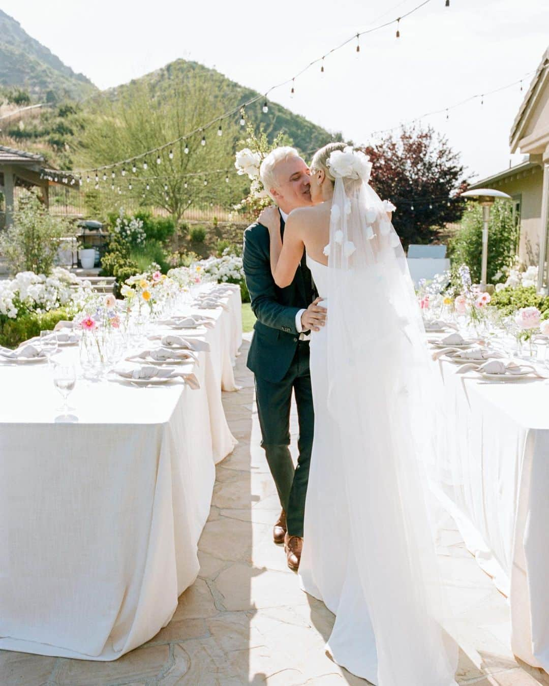 アリエル・ヴァンデンバーグさんのインスタグラム写真 - (アリエル・ヴァンデンバーグInstagram)「I’ve always dreamed of having an intimate, backyard wedding! And two of our best friends, graciously offered their home! We wanted our wedding to be simple and sweet! And that’s exactly how it was! Bright and delicate flowers sprinkled across the tables. It definitely helped that the entire backyard had white roses in full bloom! (Gods gift saved us thousands of dollars lol). We had a deliciously unique cake that tasted of tres leches and apricot 🤤 (hands down favorite cake I’ve ever had). I’ve always wanted pizza at my wedding, so we hauled a 500 lbs pizza oven into the backyard for fresh amazing pizza! (Should have ate more that night, that’s for sure. 😂) Everyone took home Cutie cookies painted like our favorite girl, Stinky! Love was in the air as the fairy lights above our heads twinkled in the night sky and we danced the night away! ✨  Photos: @christinamcneill  Video: @whiteinrevery  Coordinator: @carlyraeweddings  Dress: @chosenbykyha via @enblanc_la  Veil: @amsale  Glam: @afton  Suit: @paulsmithdesign  Catering: @madeinitalybistro  Florals: @floretfloral  Music: @rickyrocksdrums  Cake: @kellygraycakes  Cookies: @cubandcuppy  Rentals: @lapinataparty  Venue: @thejasonkennedy @thelaurenkennedy backyard 😍」9月2日 6時04分 - arielle