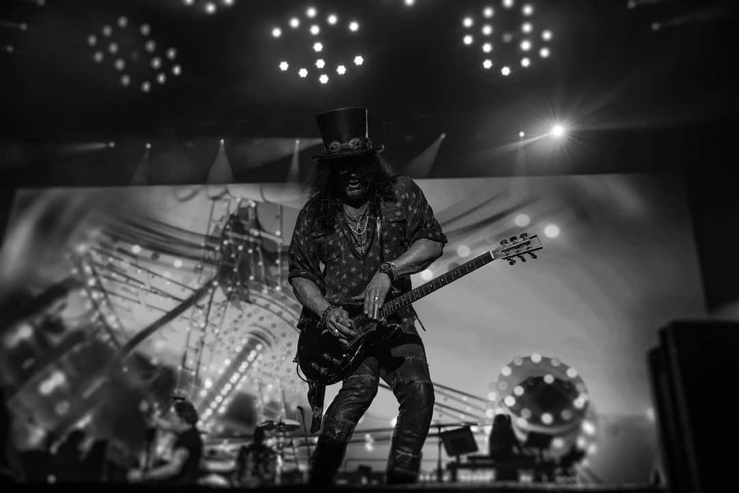 Guns N' Rosesさんのインスタグラム写真 - (Guns N' RosesInstagram)「Songs about togetherness, love or not! Nashville, you rocked music city with us for 3 hours. Thank you!」9月2日 6時09分 - gunsnroses