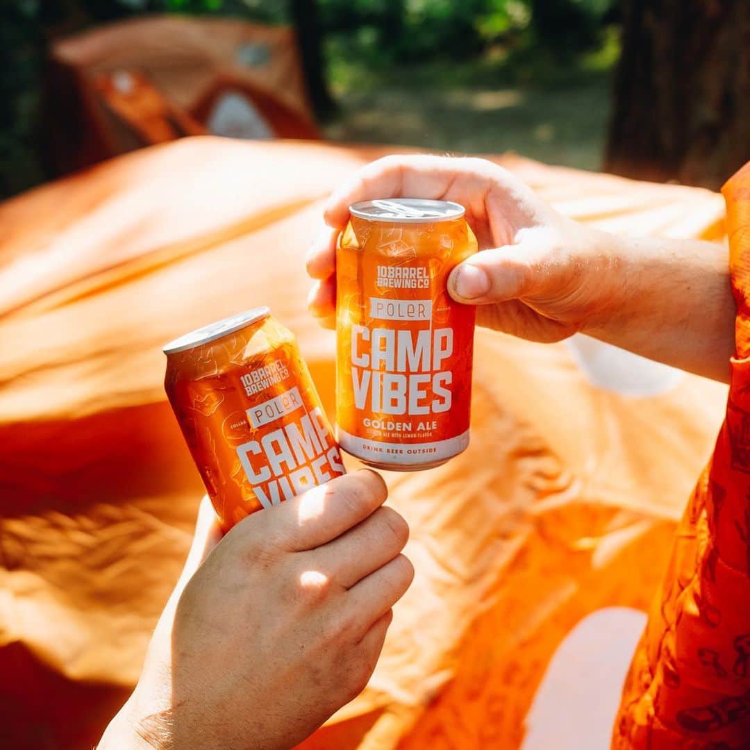 のインスタグラム：「Cheers to the weekend🍻 #campvibes   📸: @geojenkins」