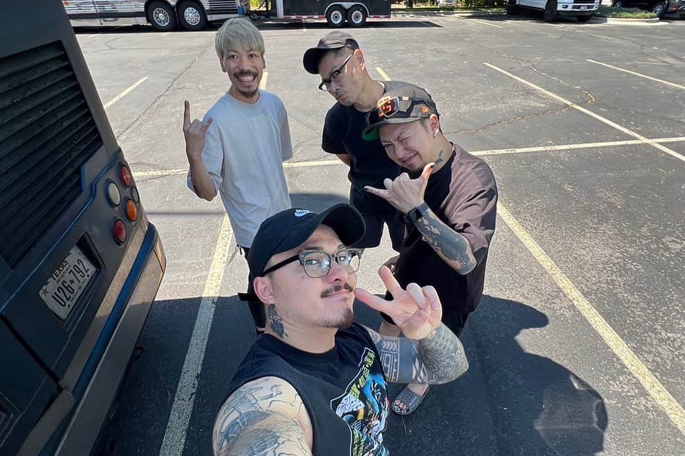 MAH さんのインスタグラム写真 - (MAH Instagram)「Day off in Boise.  We’re so relieved that our missing tour bus finally showed up itself🚌💨😮‍💨  Had a nice dinner at O Crab Seafood and Bar🦞🦀🦐  Tonight at Revolution Concert House is going to be like 🔥🔥🔥  #JACKPOTJUICER #SiMUSTOUR」9月2日 6時25分 - mahfromsim