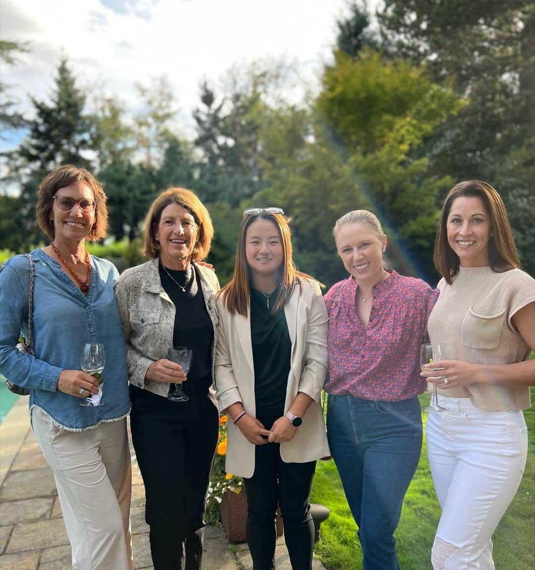 ジュリ・インクスターのインスタグラム：「Had a super time with great company! We sent off Jenny into her first LPGA event with good vibes. Thank you to Mark and Leslie Ganz for hosting an awesome dinner with all our friends😊」